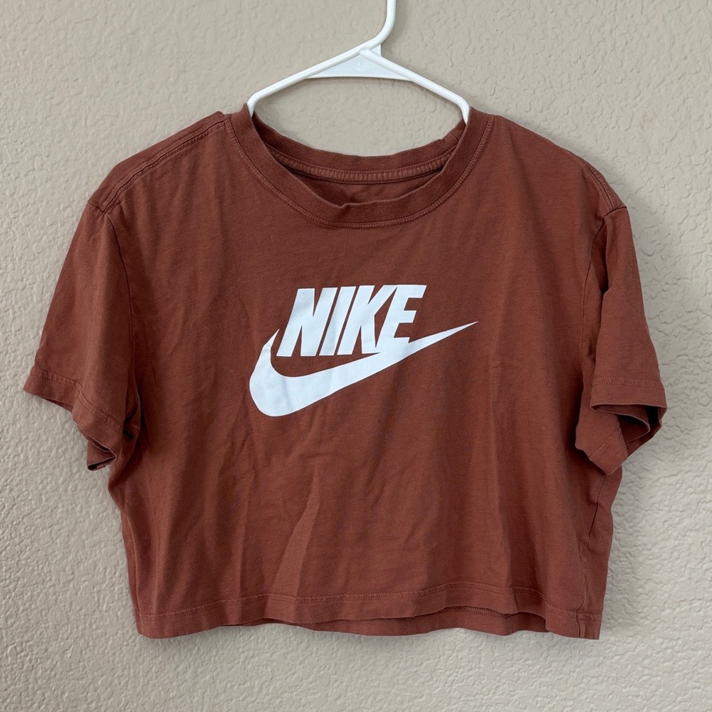 Nike Rust Brown Ladies Cropped Tee size M